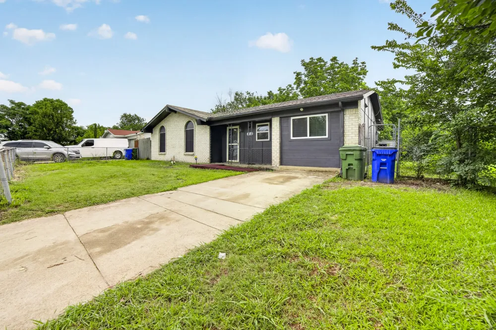 15131 Oakwood Lane Balch Springs, TX 75180