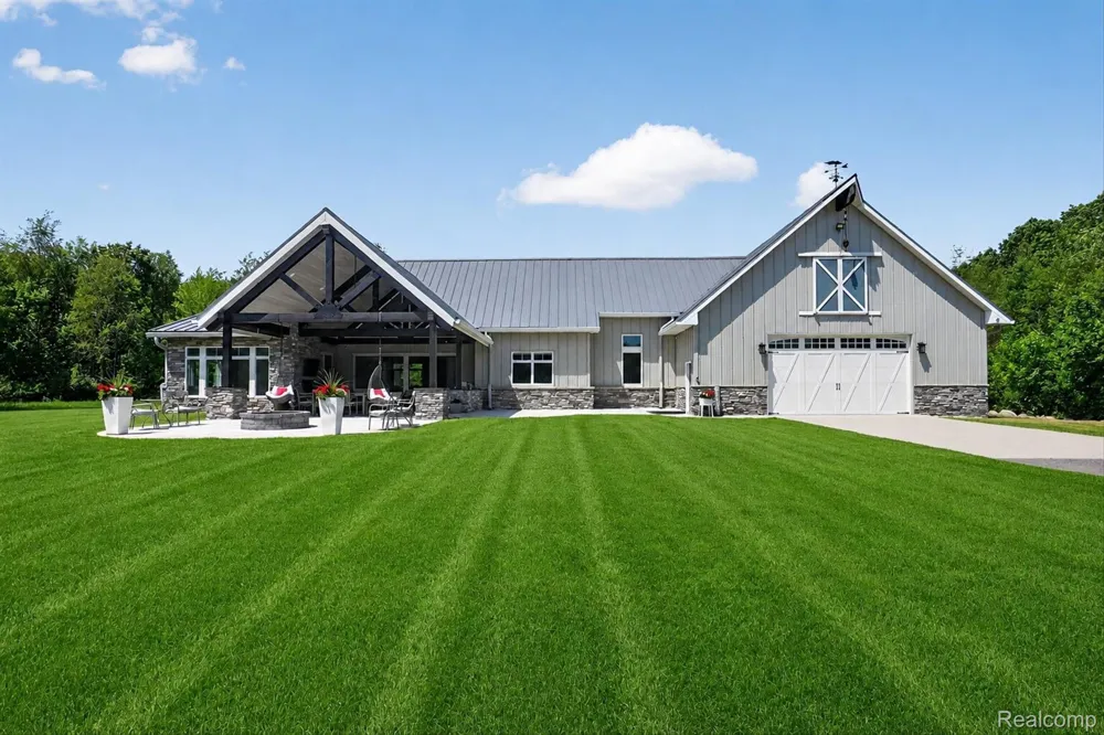 10500 W Grand River Road Handy Township, MI 48836