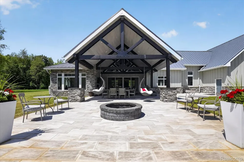 10500 W Grand River Road Handy Township, MI 48836