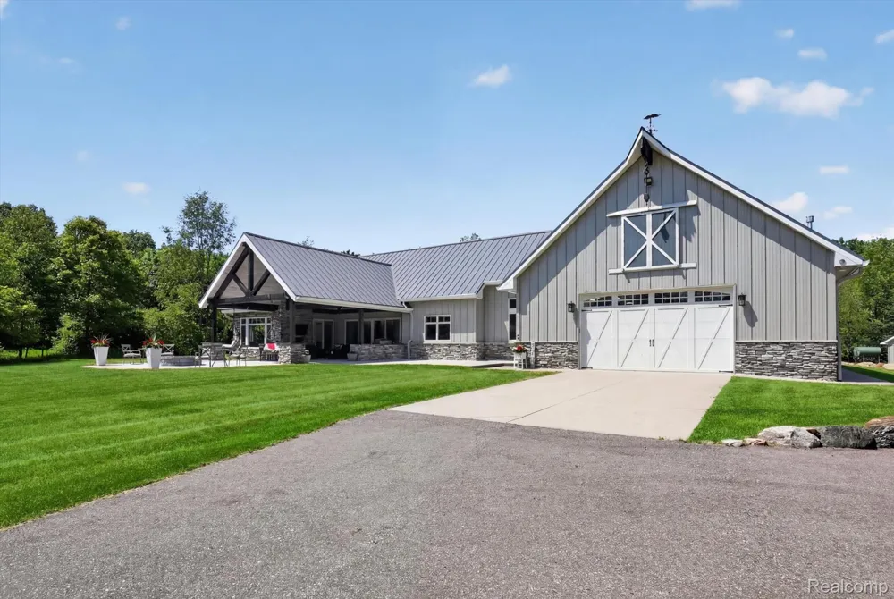 10500 W Grand River Road Handy Township, MI 48836