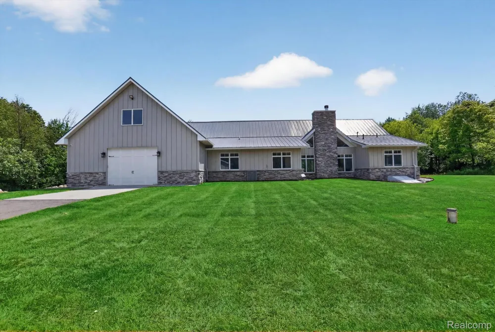 10500 W Grand River Road Handy Township, MI 48836