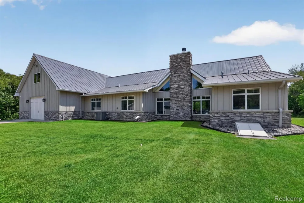 10500 W Grand River Road Handy Township, MI 48836