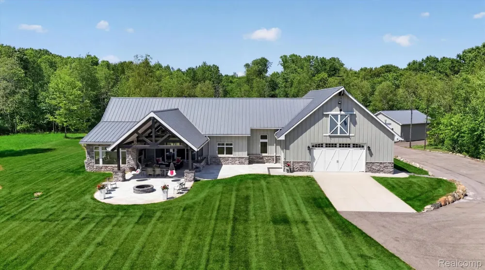 10500 W Grand River Road Handy Township, MI 48836