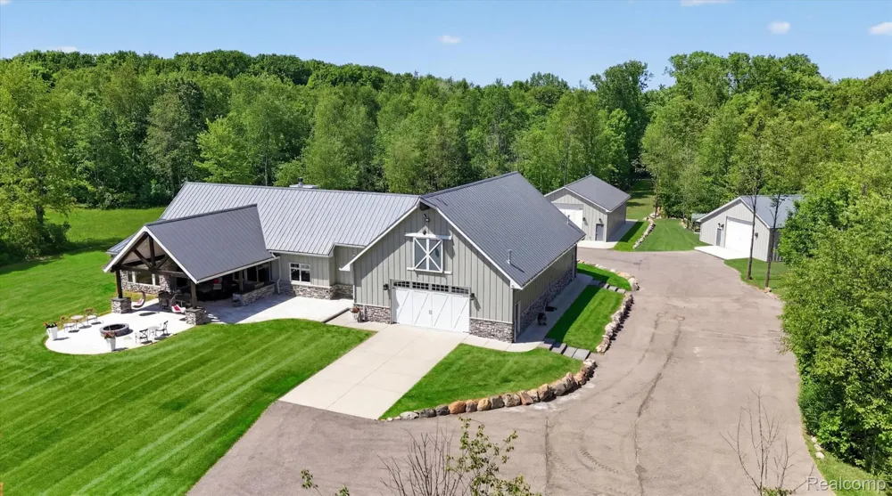 10500 W Grand River Road Handy Township, MI 48836