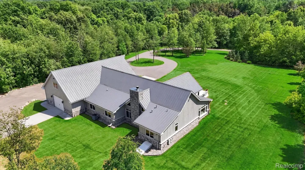 10500 W Grand River Road Handy Township, MI 48836