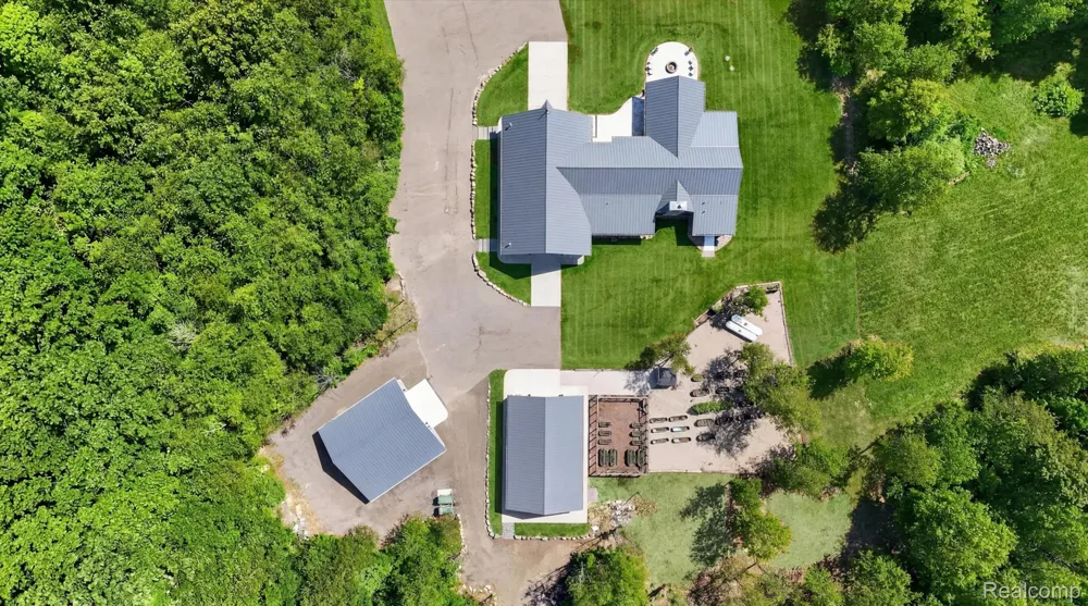 10500 W Grand River Road Handy Township, MI 48836