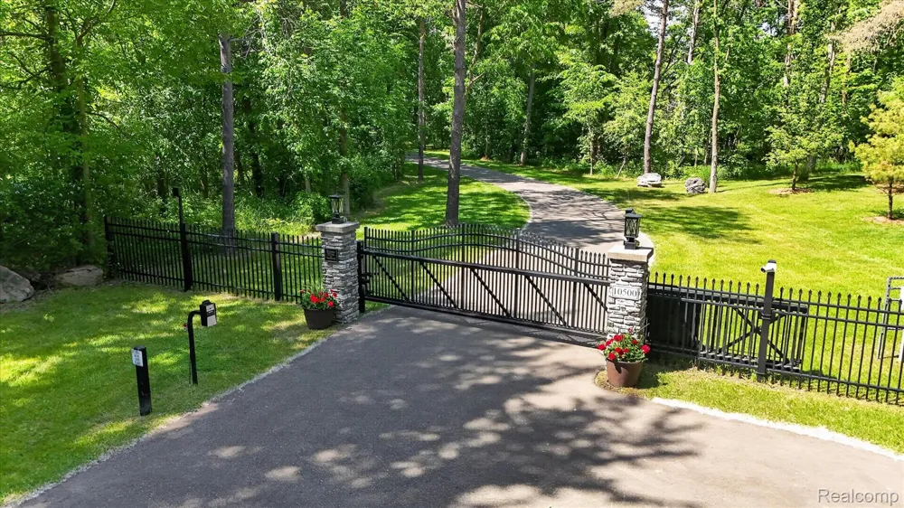 10500 W Grand River Road Handy Township, MI 48836