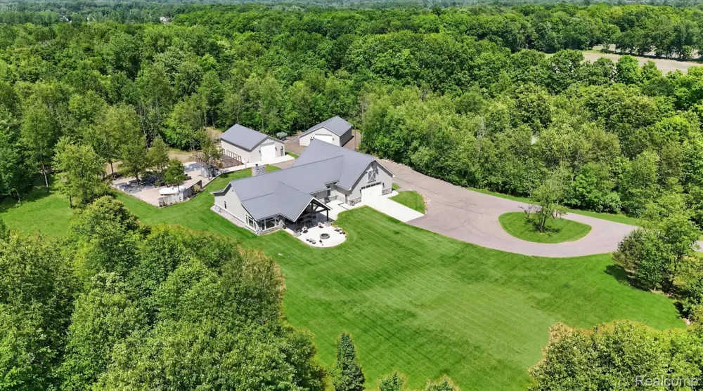 10500 W Grand River Road Handy Township, MI 48836