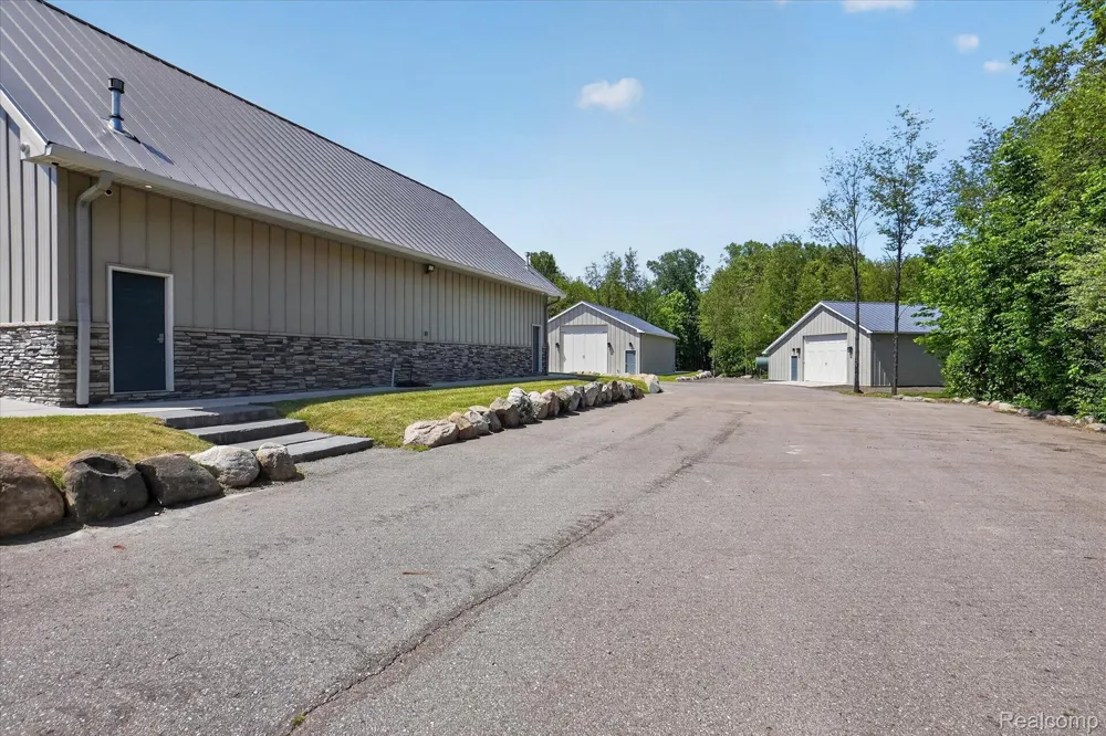 10500 W Grand River Road Handy Township, MI 48836