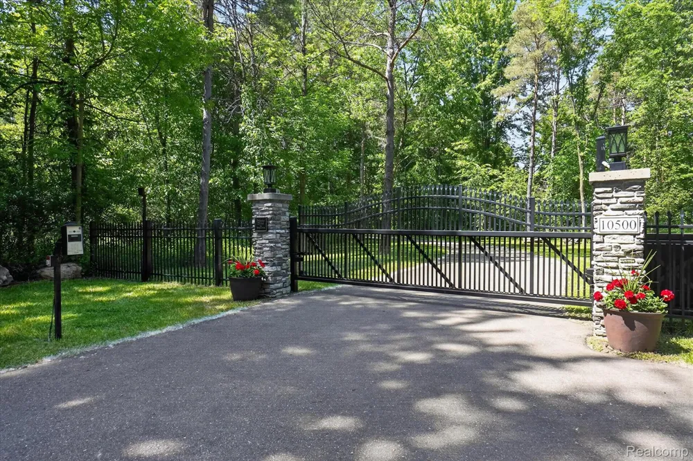 10500 W Grand River Road Handy Township, MI 48836