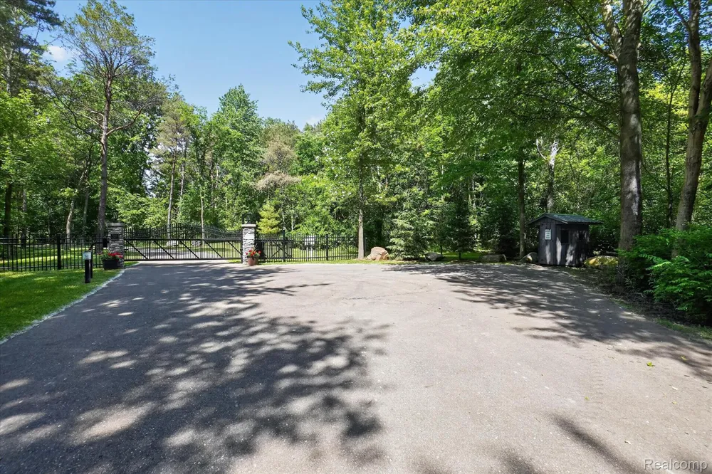 10500 W Grand River Road Handy Township, MI 48836