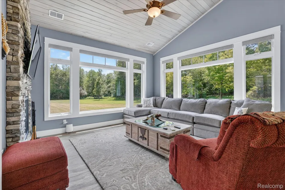 10500 W Grand River Road Handy Township, MI 48836