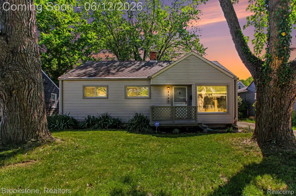 4142 Royal Avenue Berkley City, MI 48072
