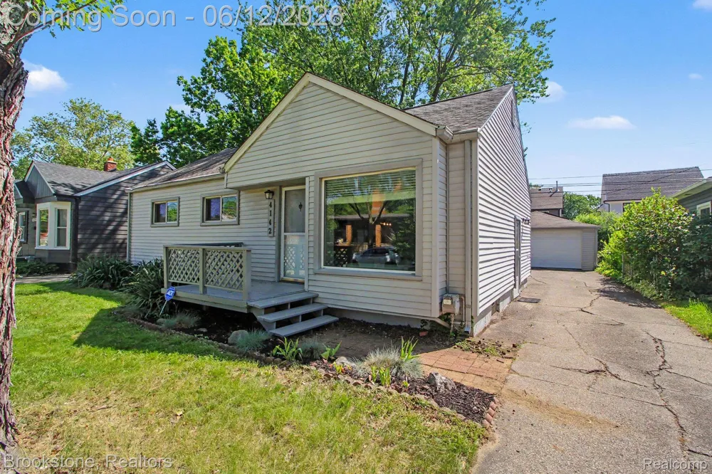 4142 Royal Avenue Berkley City, MI 48072