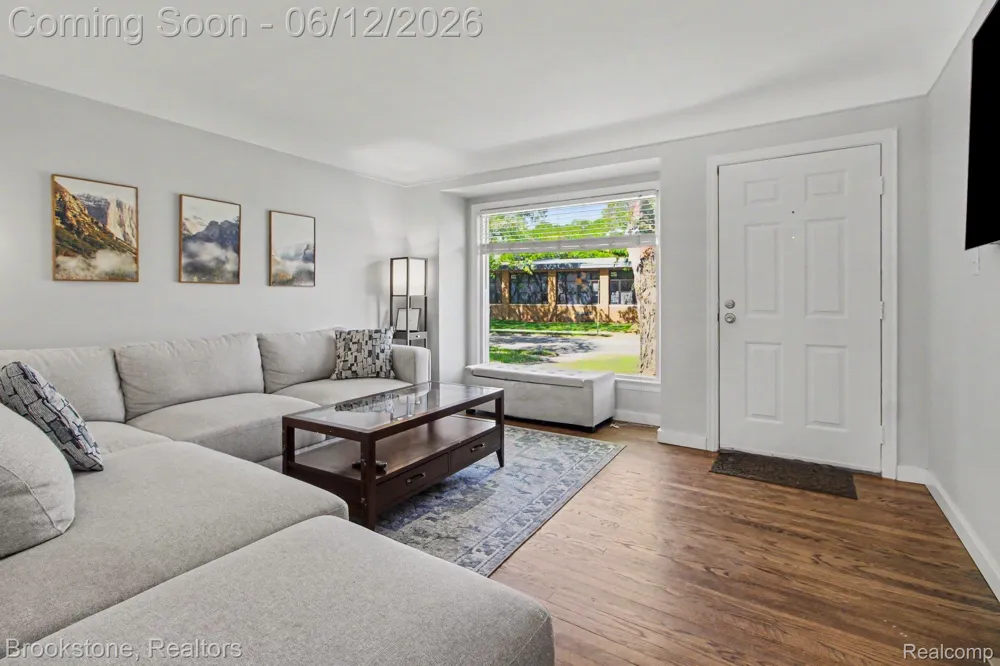 4142 Royal Avenue Berkley City, MI 48072