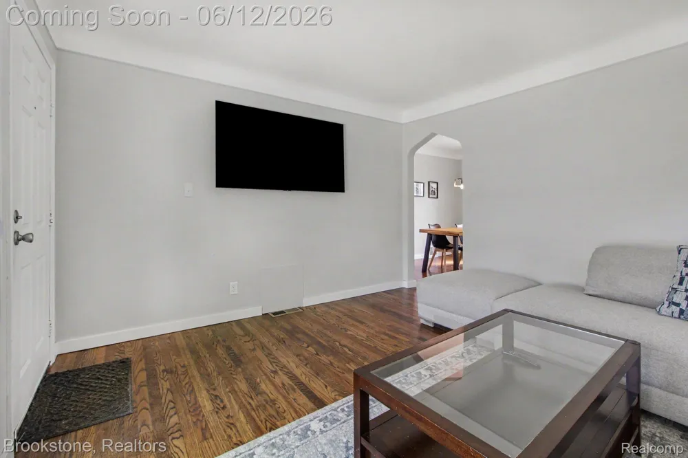 4142 Royal Avenue Berkley City, MI 48072