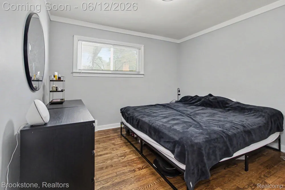 4142 Royal Avenue Berkley City, MI 48072