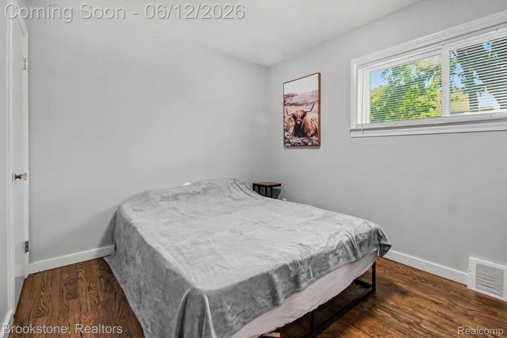 4142 Royal Avenue Berkley City, MI 48072