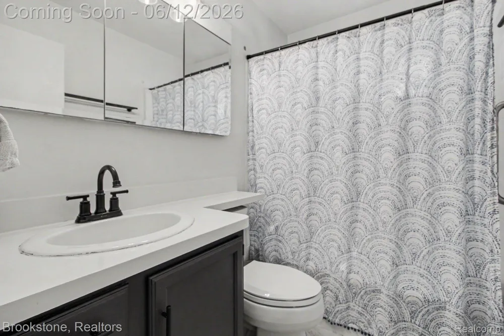 4142 Royal Avenue Berkley City, MI 48072