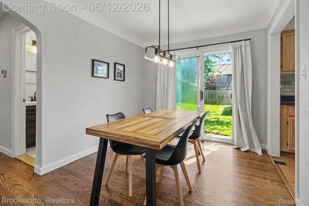 4142 Royal Avenue Berkley City, MI 48072