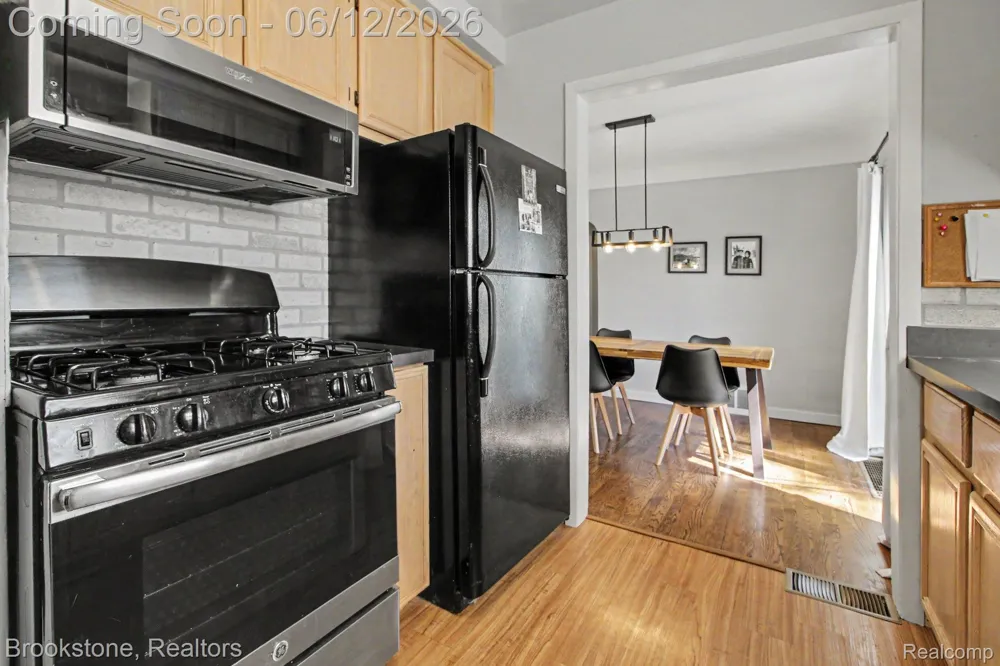 4142 Royal Avenue Berkley City, MI 48072