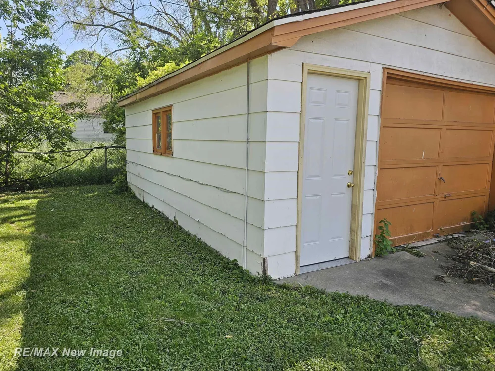 2126 Hammel Street Saginaw City, MI 48601
