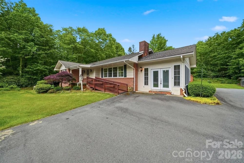9121 NC 181 Highway Newland, NC 28657