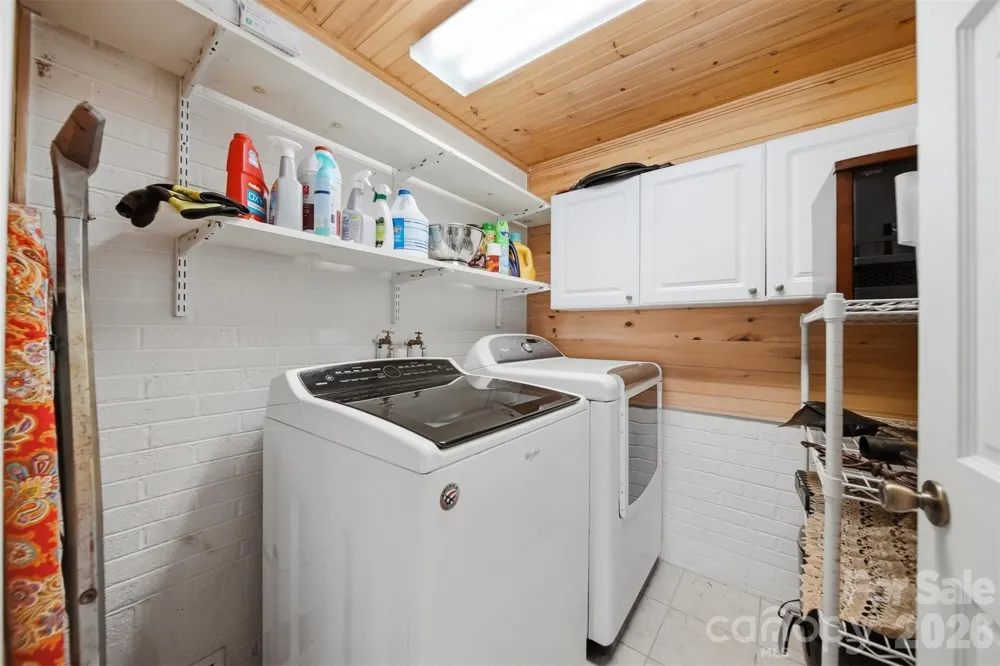 9121 NC 181 Highway Newland, NC 28657