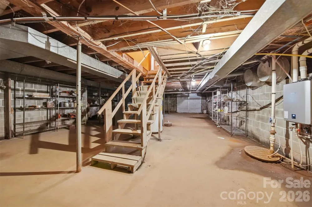 9121 NC 181 Highway Newland, NC 28657