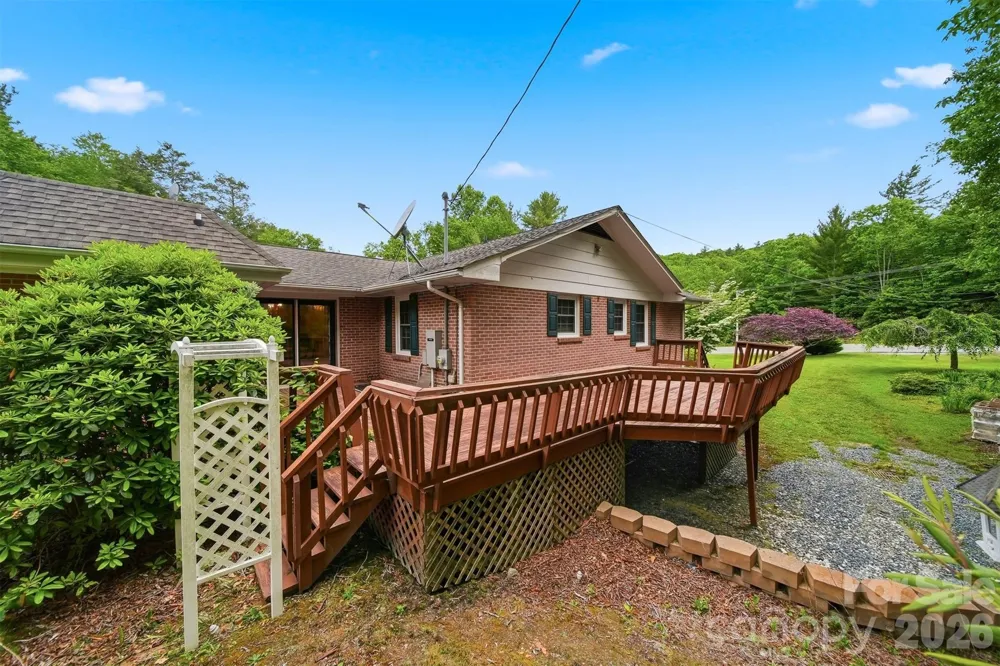9121 NC 181 Highway Newland, NC 28657