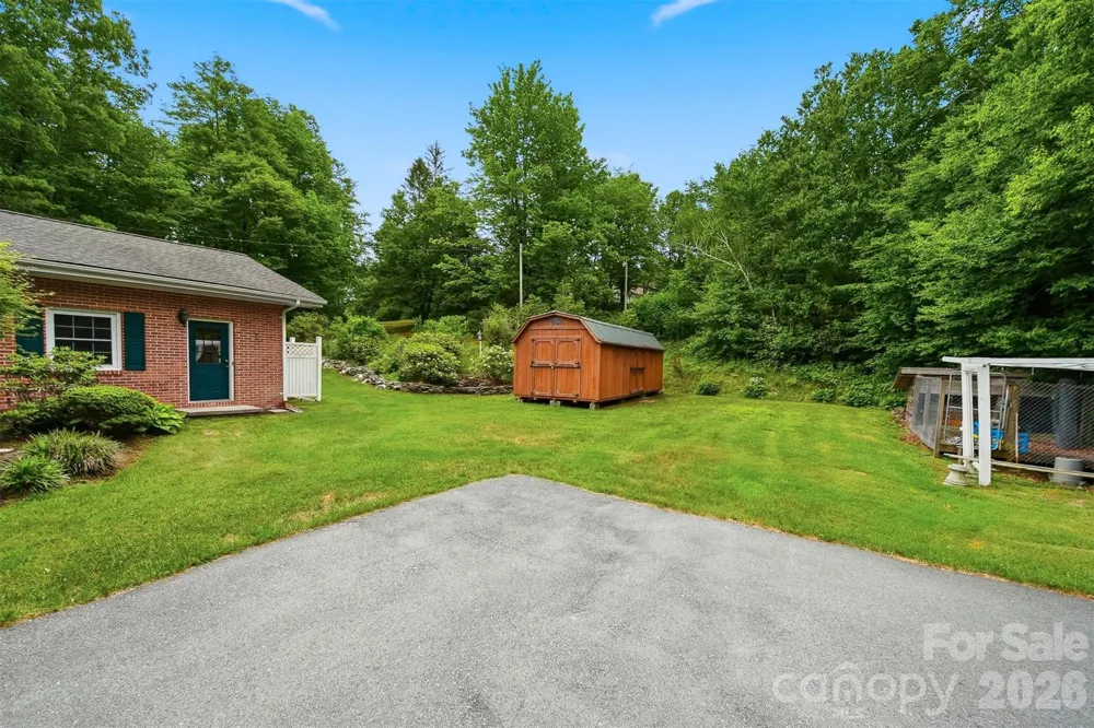 9121 NC 181 Highway Newland, NC 28657