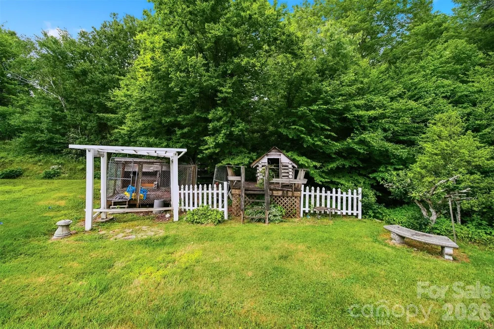9121 NC 181 Highway Newland, NC 28657
