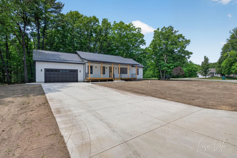 5527 E Samantha Lane Dalton Township, MI 49457