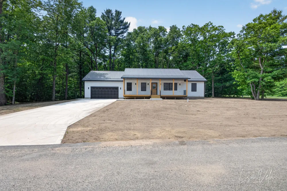5527 E Samantha Lane Dalton Township, MI 49457