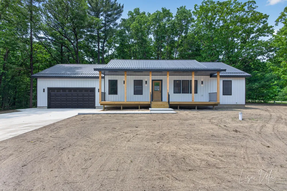 5527 E Samantha Lane Dalton Township, MI 49457