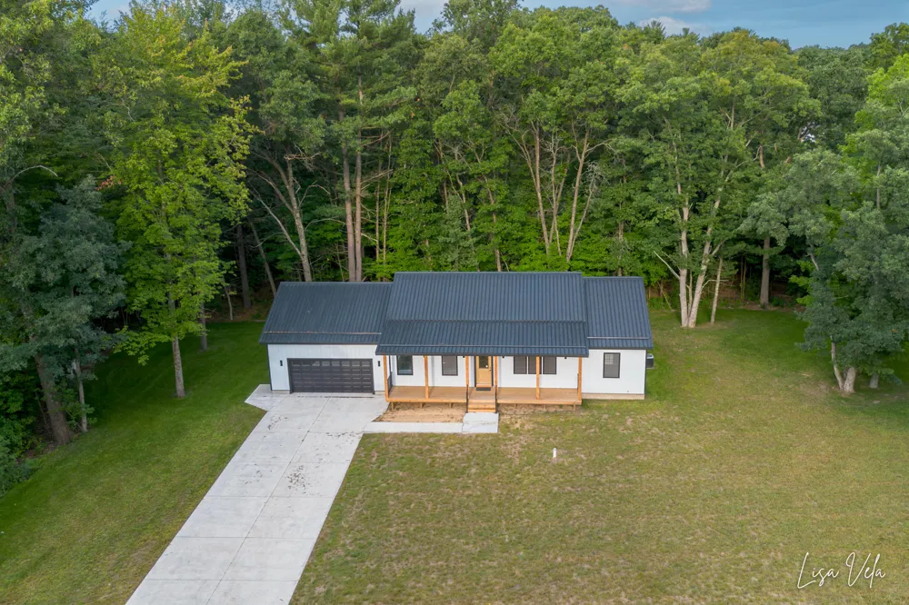 5527 E Samantha Lane Dalton Township, MI 49457