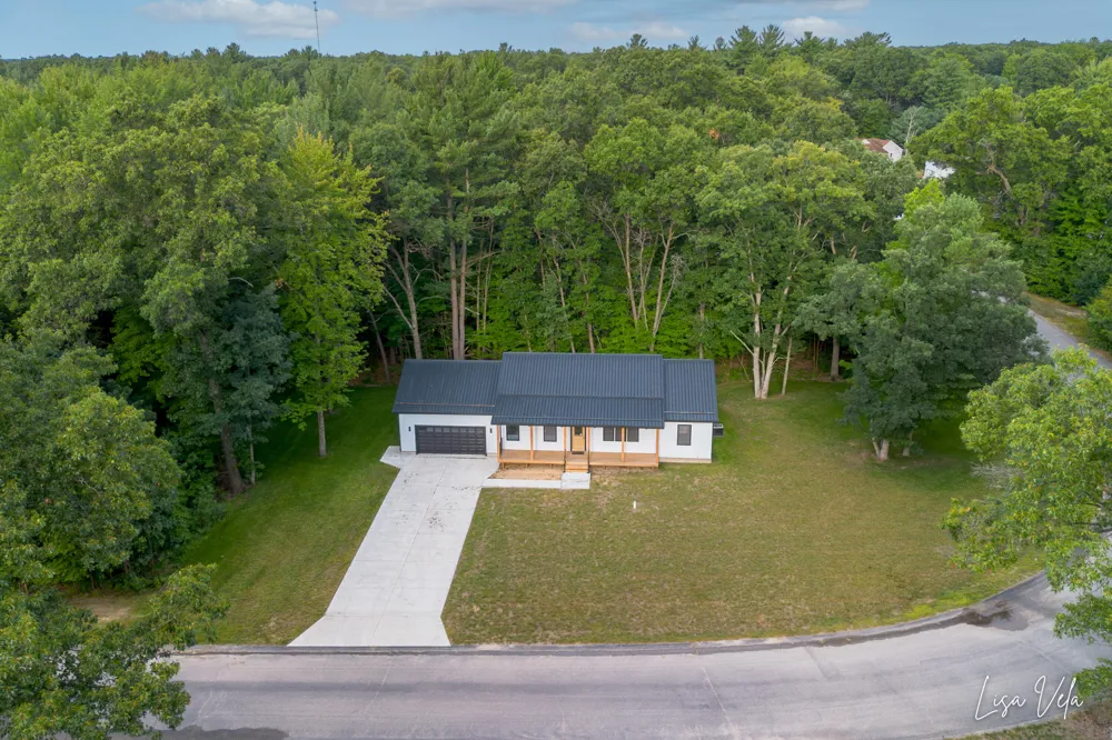 5527 E Samantha Lane Dalton Township, MI 49457