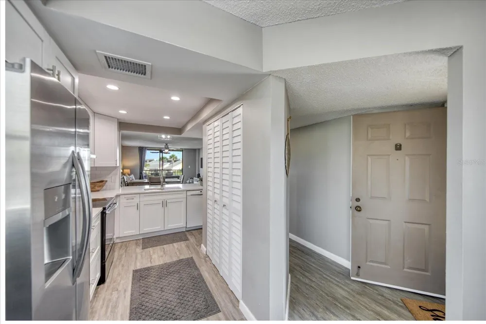 1324 PASADENA AVENUE S #201 South Pasadena, FL 33707