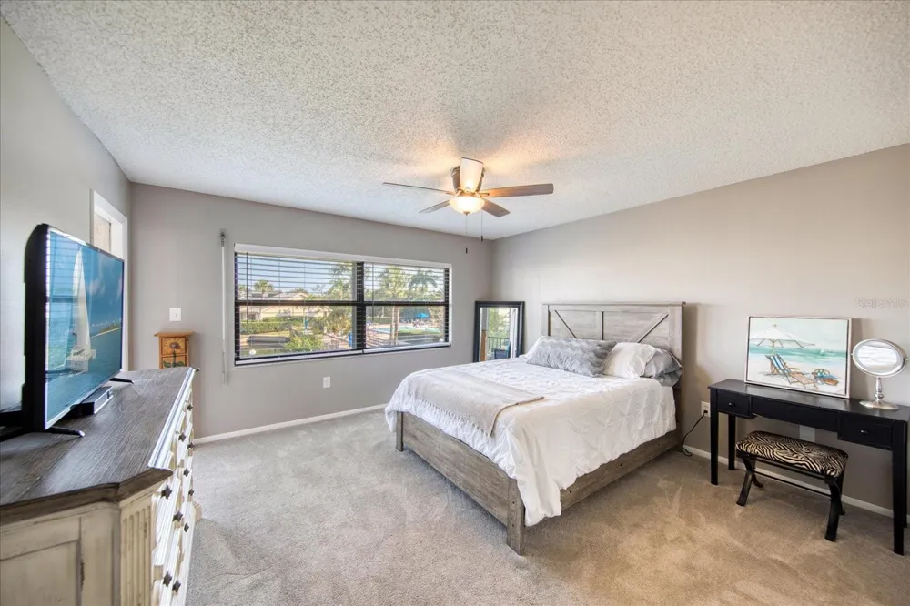 1324 PASADENA AVENUE S #201 South Pasadena, FL 33707