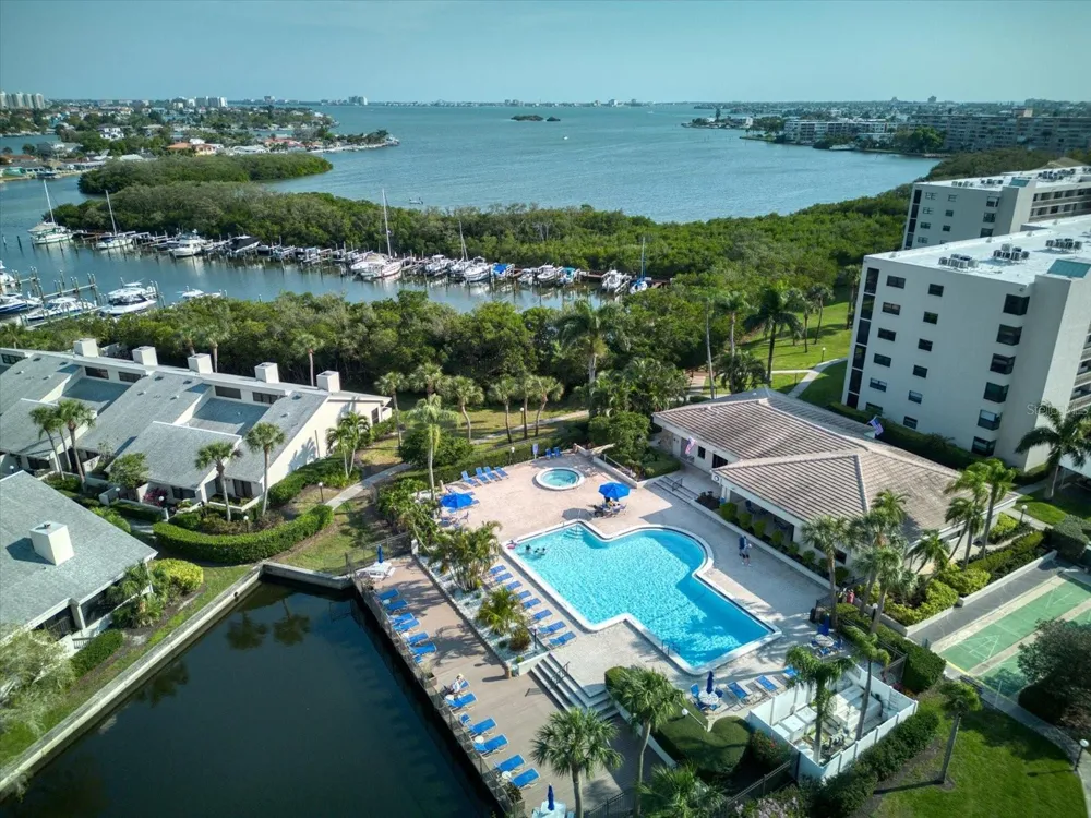 1324 PASADENA AVENUE S #201 South Pasadena, FL 33707
