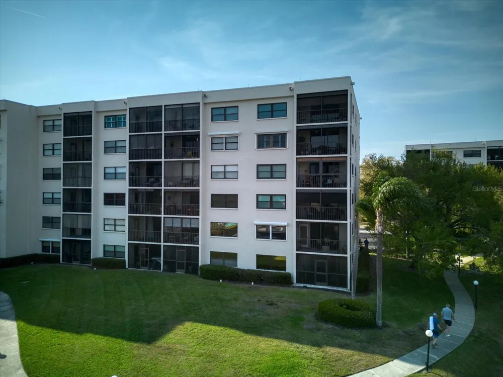 1324 PASADENA AVENUE S #201 South Pasadena, FL 33707