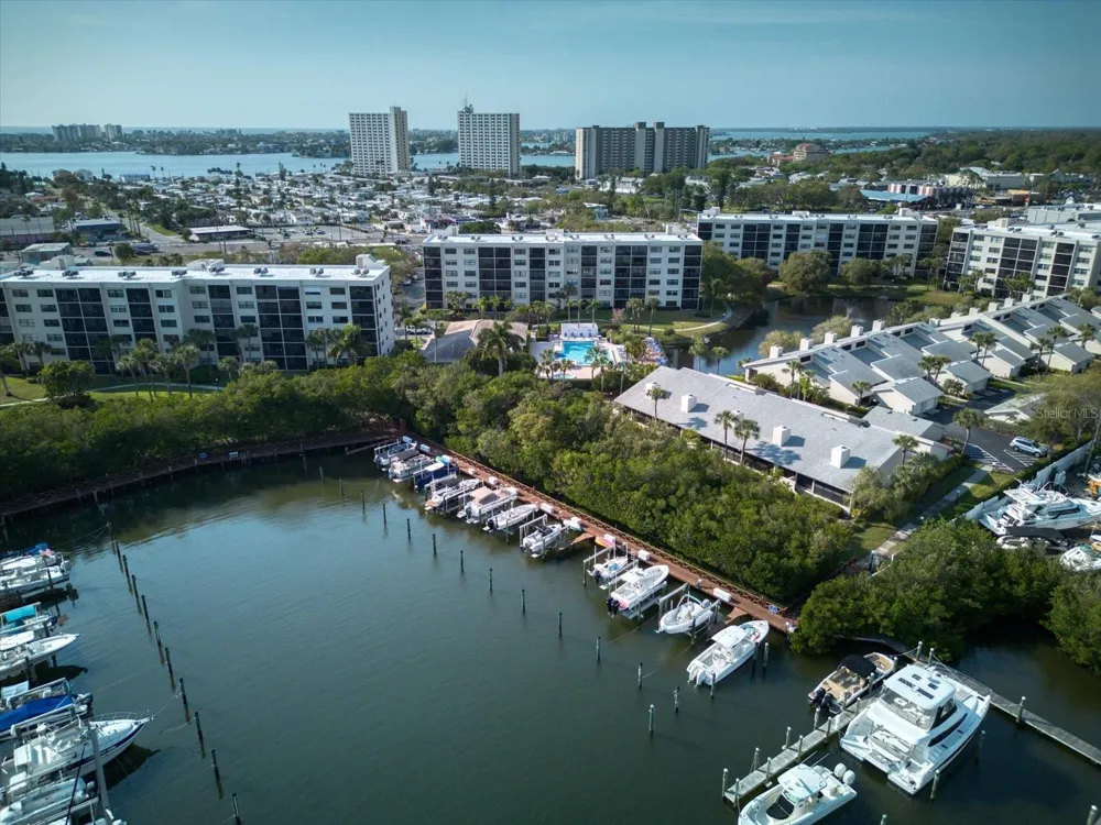1324 PASADENA AVENUE S #201 South Pasadena, FL 33707