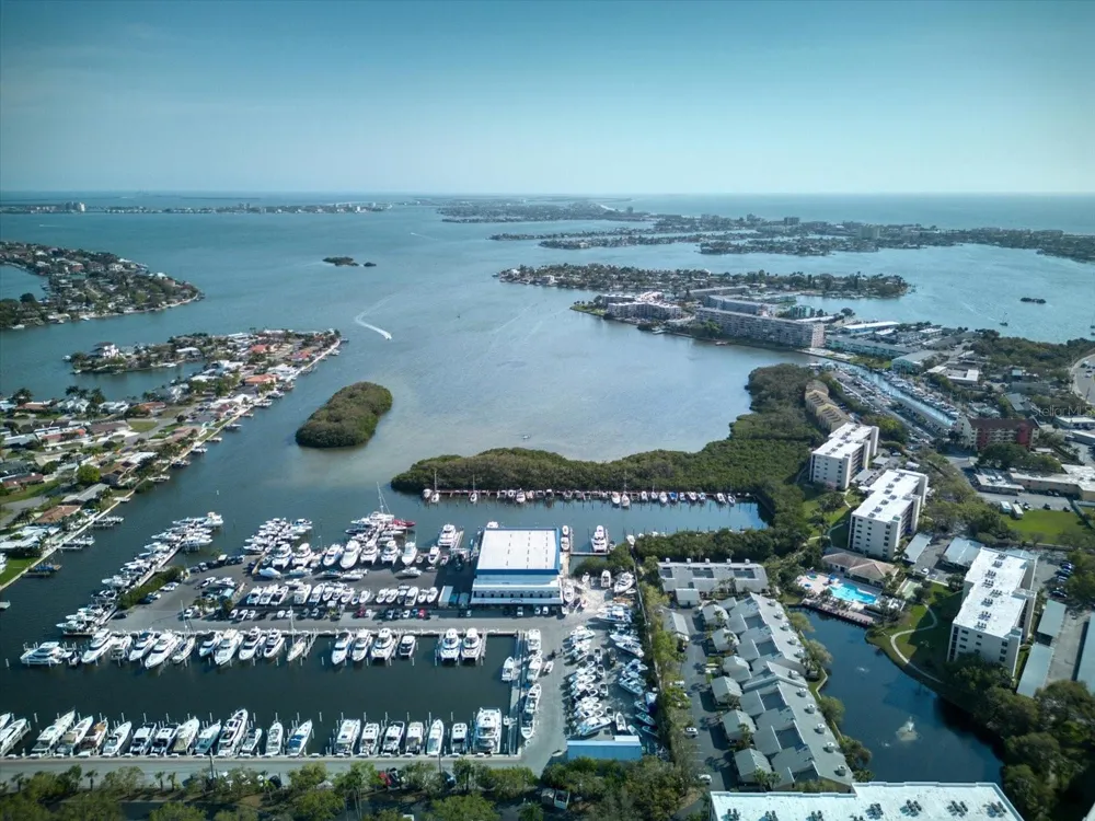 1324 PASADENA AVENUE S #201 South Pasadena, FL 33707