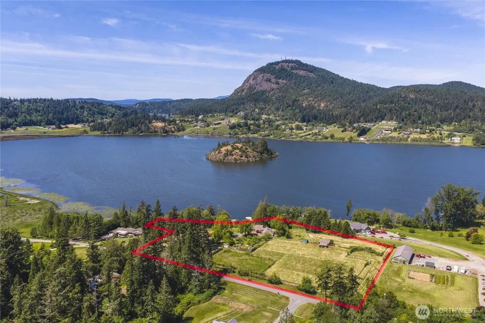 6067 S Campbell Lake Road Anacortes, WA 98221