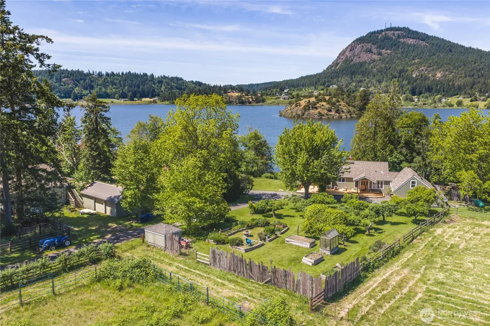 6067 S Campbell Lake Road Anacortes, WA 98221