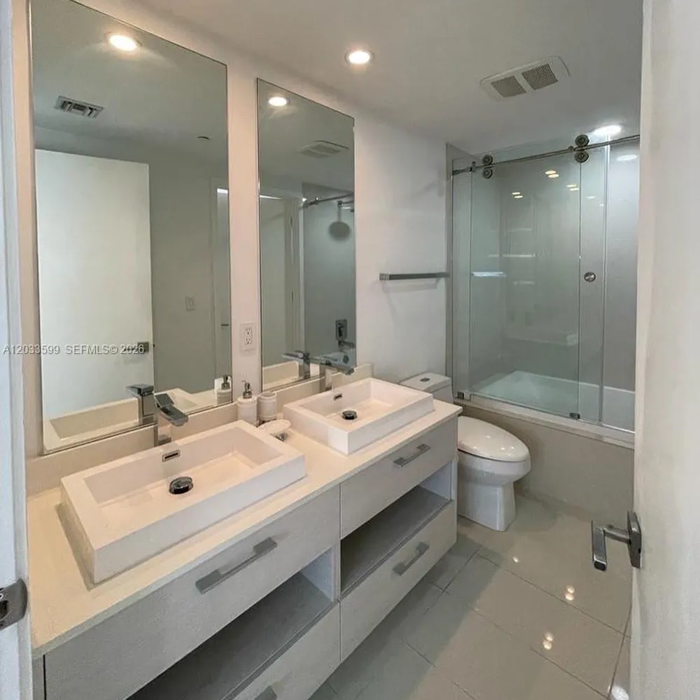 45 SW 9th St #1407 Miami, FL 33130
