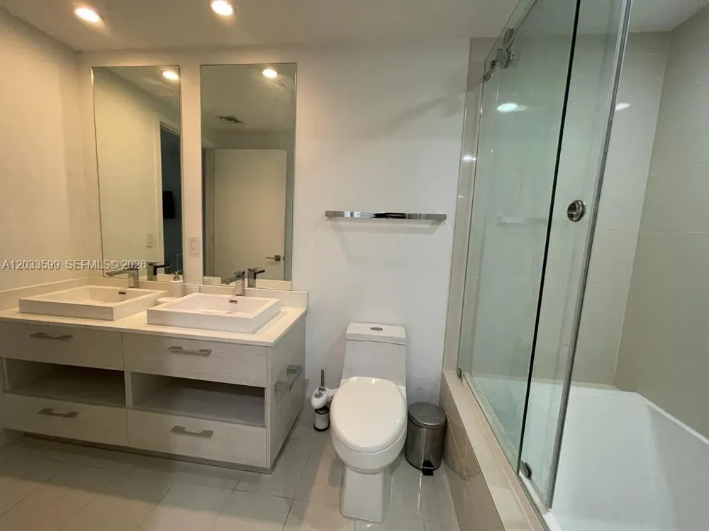 45 SW 9th St #1407 Miami, FL 33130