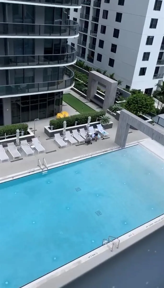 45 SW 9th St #1407 Miami, FL 33130