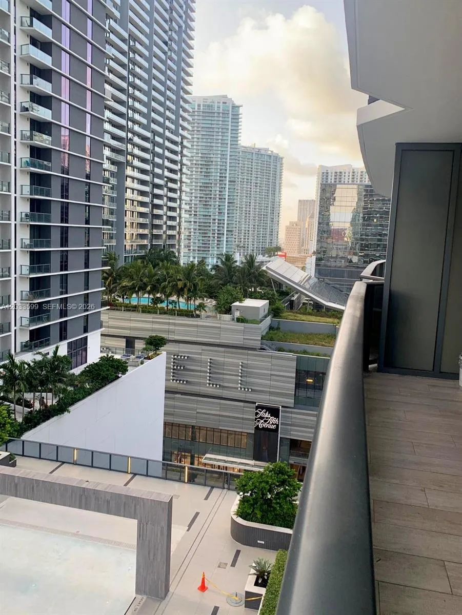 45 SW 9th St #1407 Miami, FL 33130