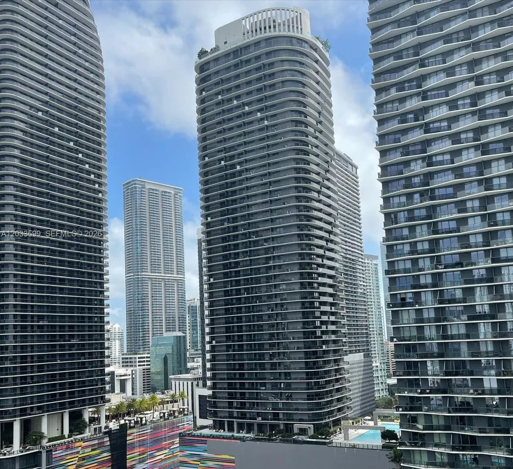 45 SW 9th St #1407 Miami, FL 33130